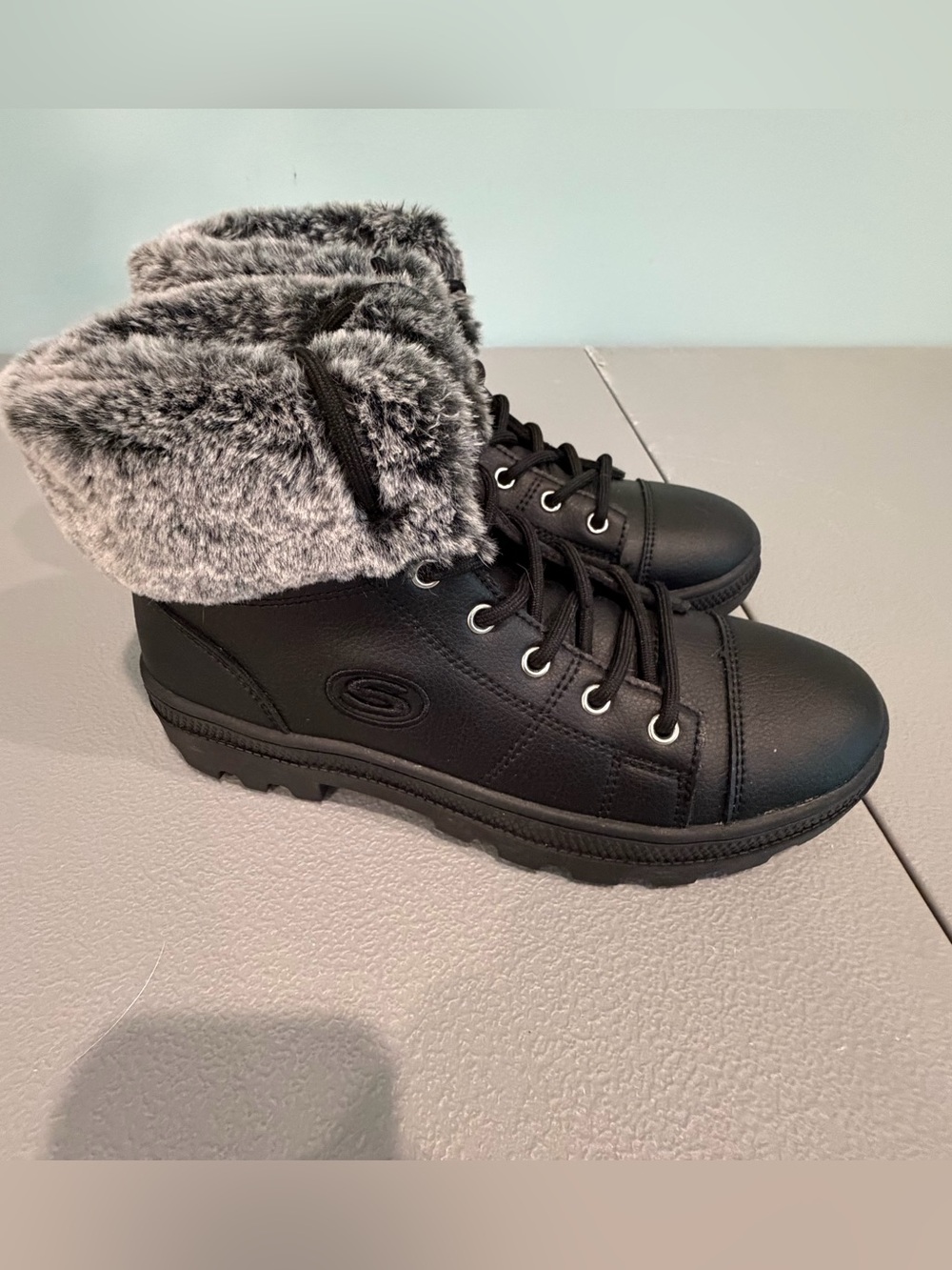 Skechers Women's Roadies - Top It Off Black Ankle Boots Faux Fur Collar Sz 7.5
